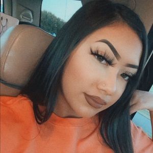 Meet your Posher, Evangelia